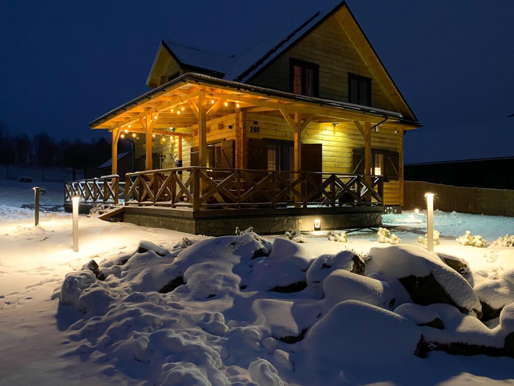 gorskie formy drewniany dom z balią całoroczną w górach do wynajęcia